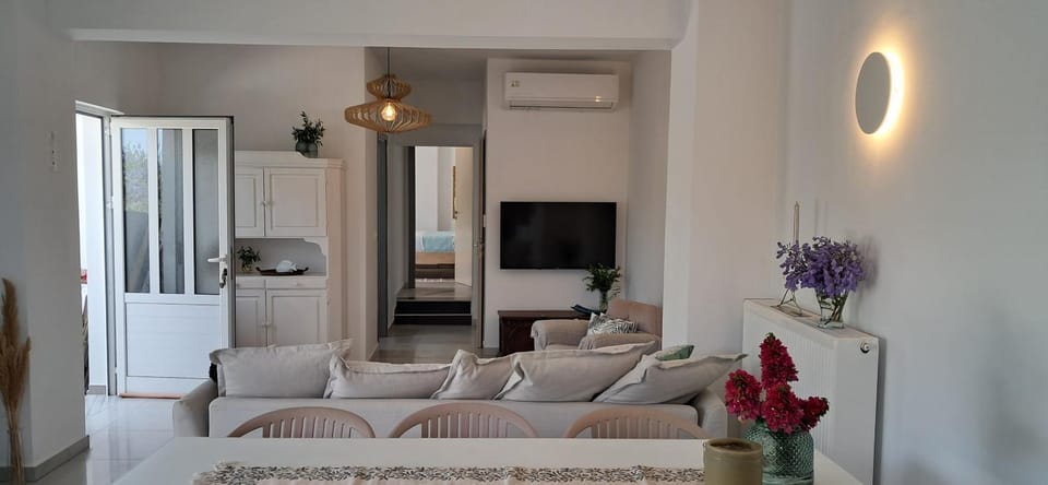 Bed, Living room