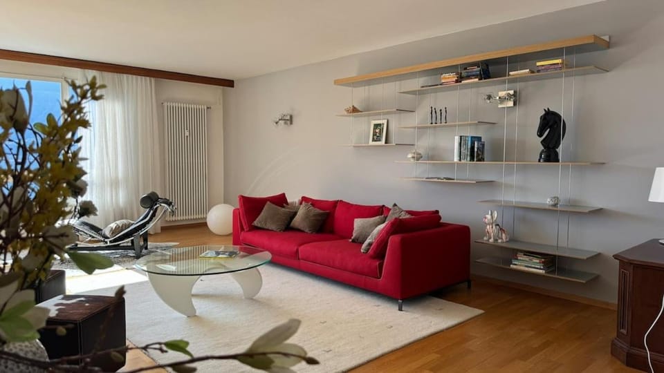 Azalee Lake View Apartment in Locarno