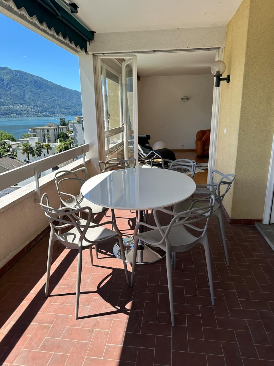 Azalee Lake View Apartment in Locarno