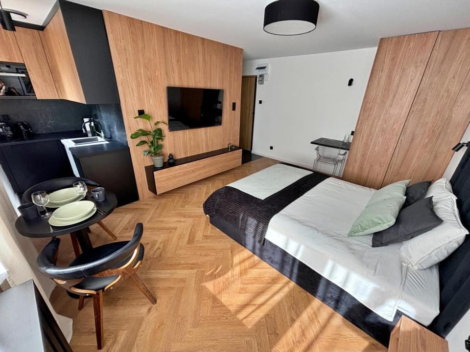 TV and multimedia, Kitchen or kitchenette, Living room, Seating area, Dining area