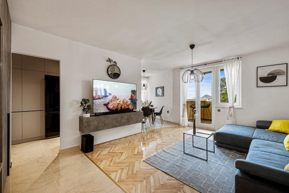 TV and multimedia, Living room, Photo of the whole room, Seating area