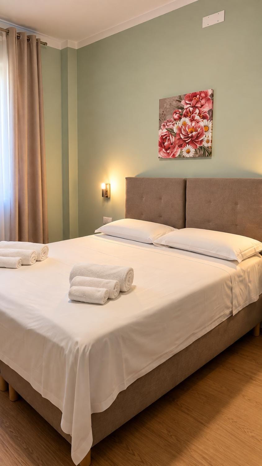 Bed, Photo of the whole room, Bedroom, towels