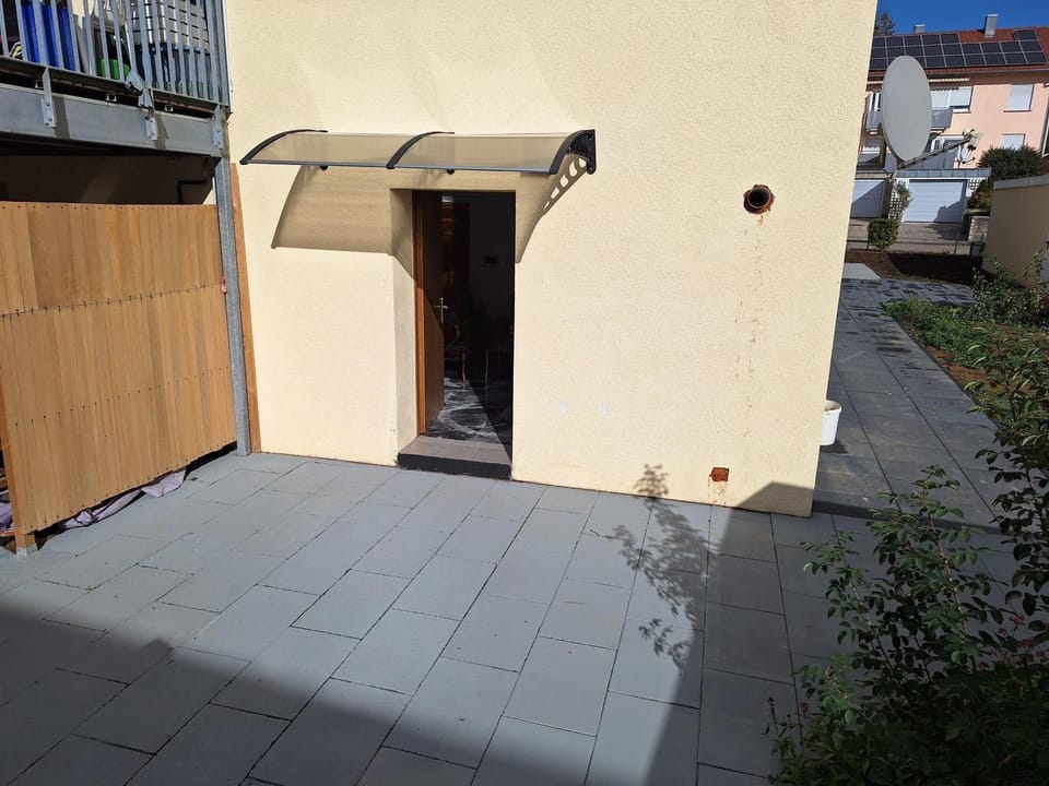 Facade/entrance, Balcony/Terrace