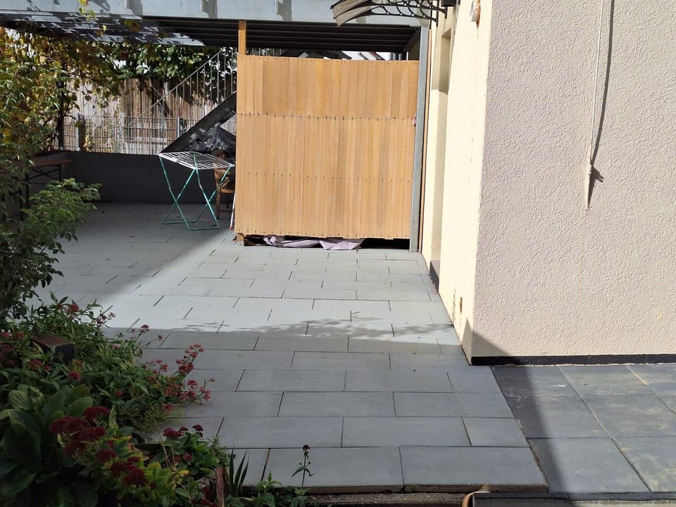 Facade/entrance, Balcony/Terrace
