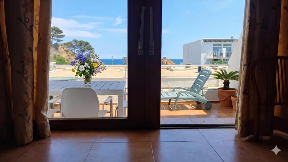 Mar Menuda – Vistas al Mar, Terraza y Parking Apartment in Tossa de Mar