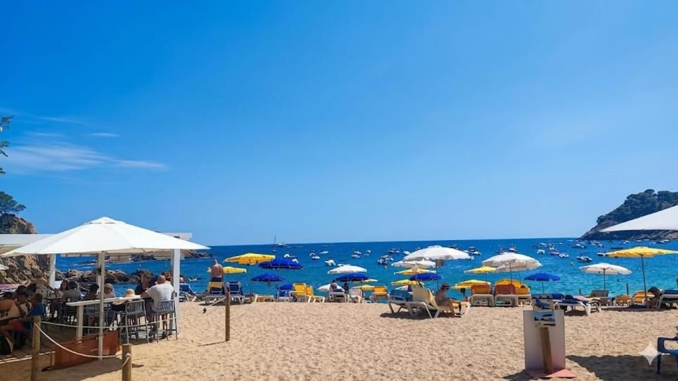 Mar Menuda – Vistas al Mar, Terraza y Parking Apartment in Tossa de Mar
