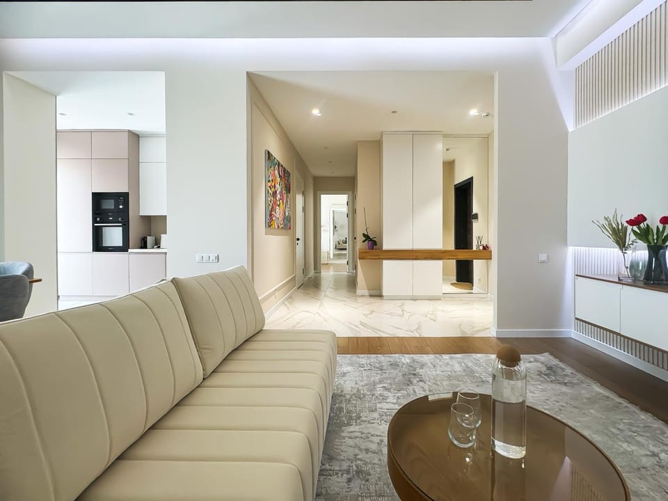 TV and multimedia, Kitchen or kitchenette, Living room, Seating area