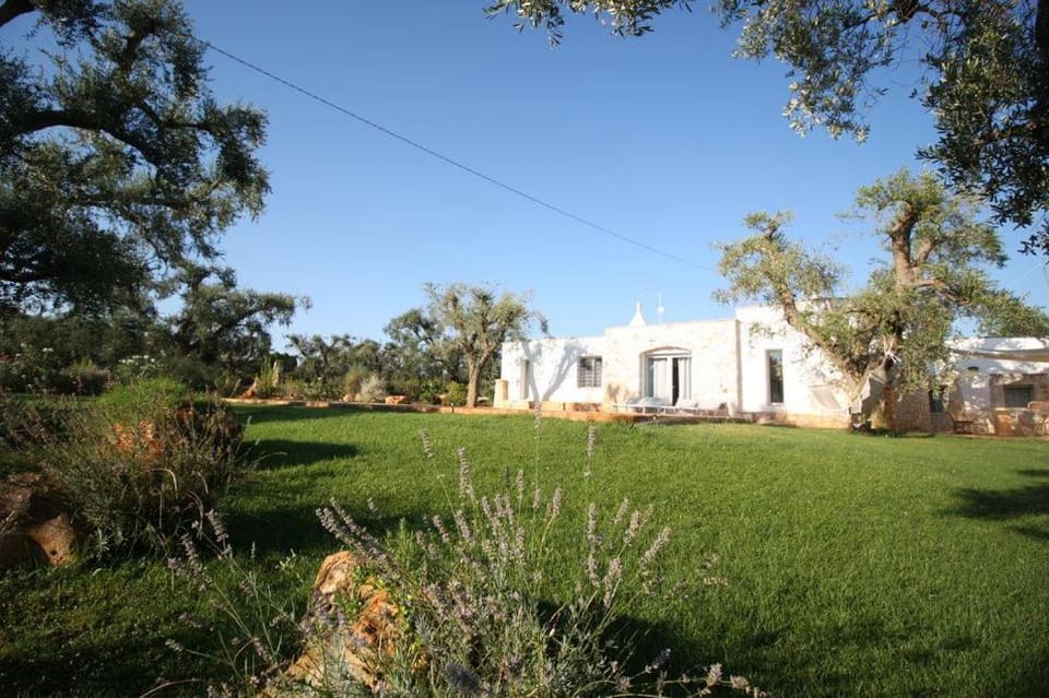 Property building, Day, Natural landscape, Garden, Garden view