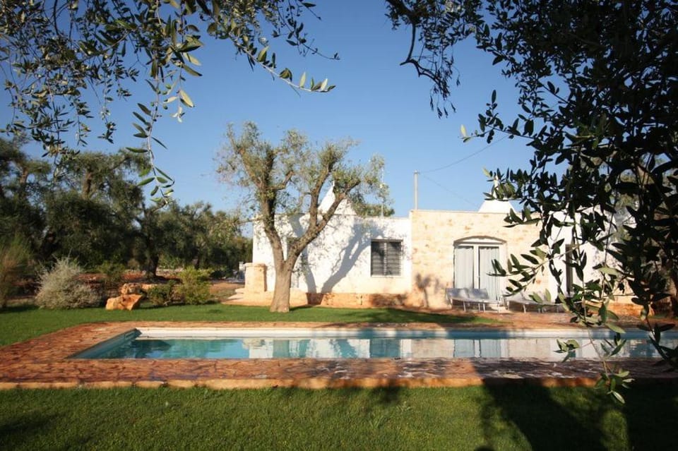 Property building, Day, Garden, Garden view, Pool view, Swimming pool