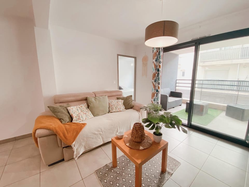 Balcony/Terrace, Living room, internet, air conditioner