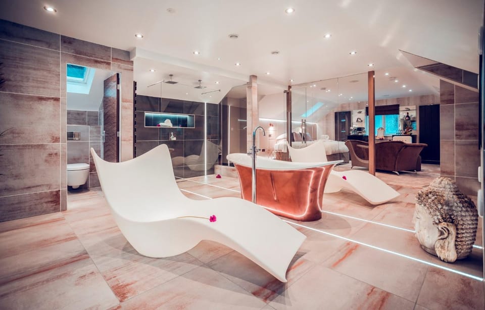 Aphrodites Group - Luxury Hot Tub Suites in Central Lake District! Hotel in Bowness-on-Windermere