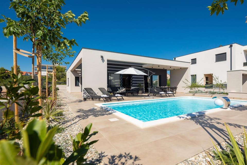 Property building, Swimming pool