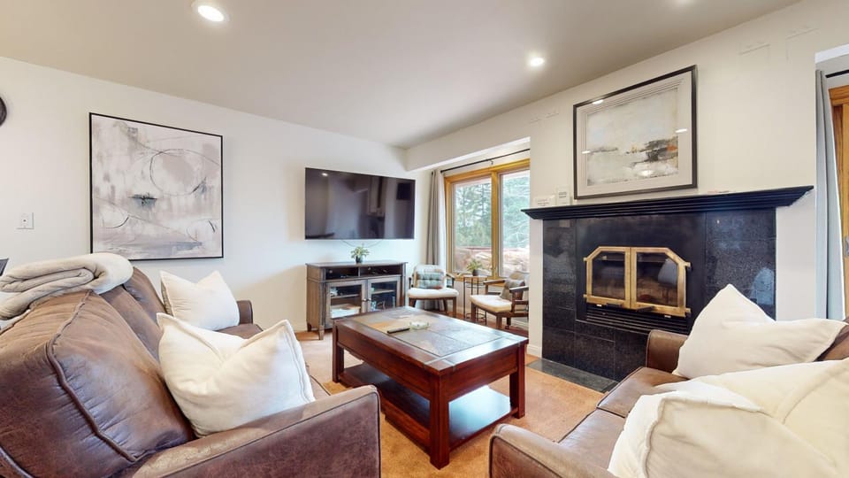 Lakeview Villas #24 condo Apartment in Mammoth Lakes