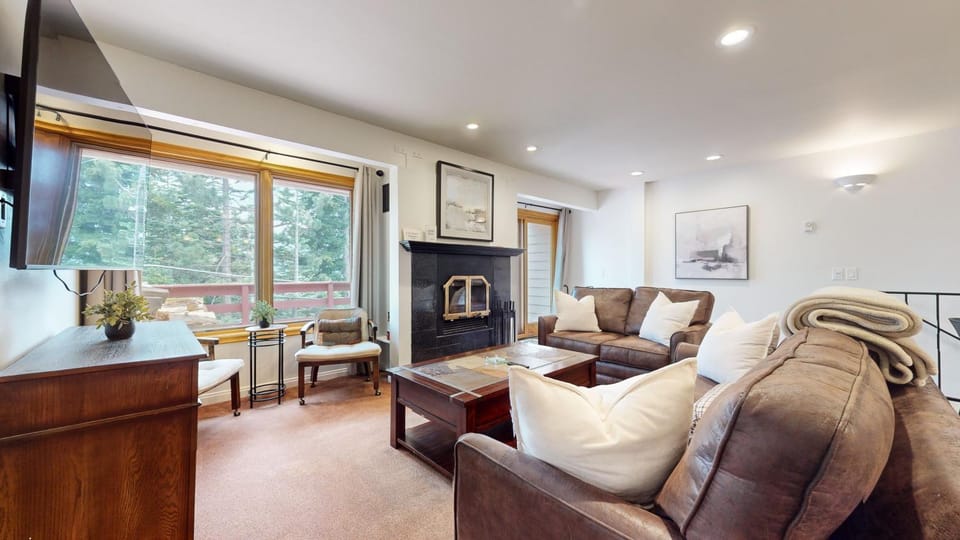 Lakeview Villas #24 condo Apartment in Mammoth Lakes