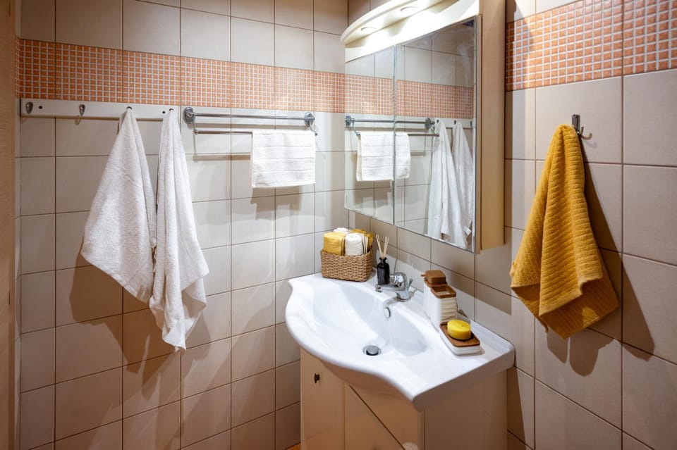 Shower, Bathroom, towels