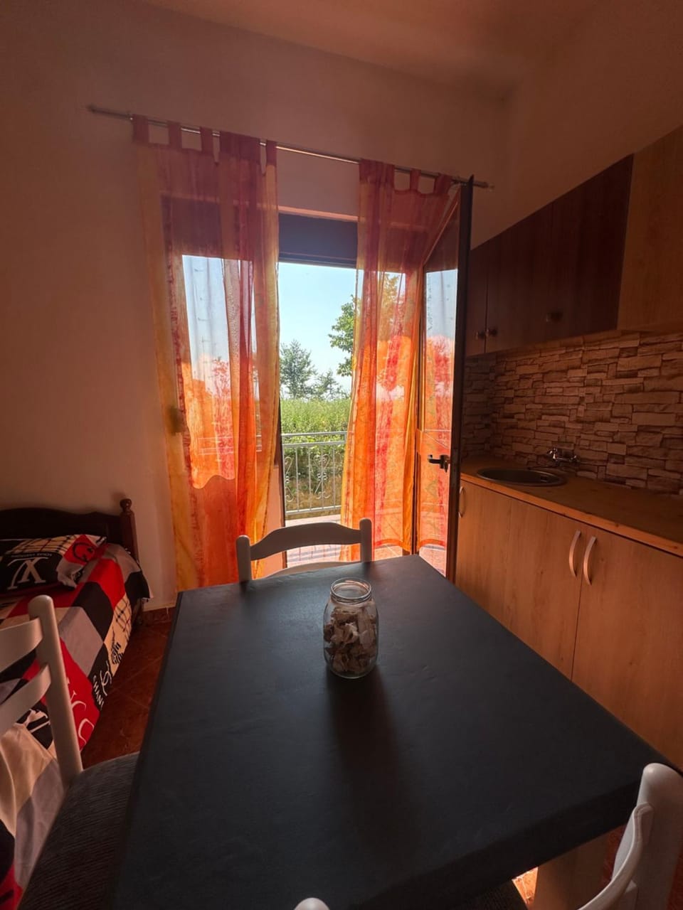 Bed, Kitchen or kitchenette, Living room, Photo of the whole room, Seating area, Dining area, Bedroom