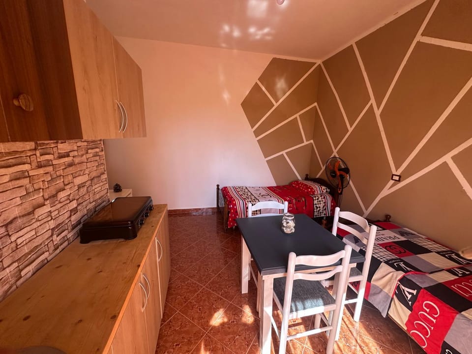 Bed, Kitchen or kitchenette, Living room, Photo of the whole room, Seating area, Dining area, Bedroom