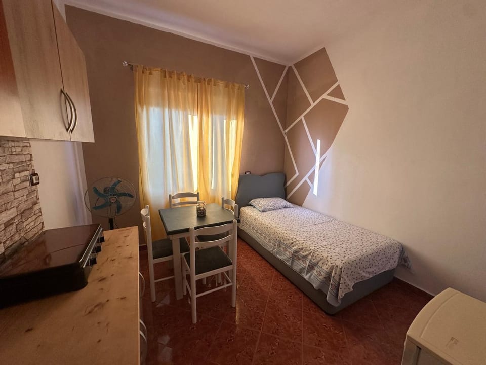 Bed, Living room, Photo of the whole room, Seating area, Bedroom