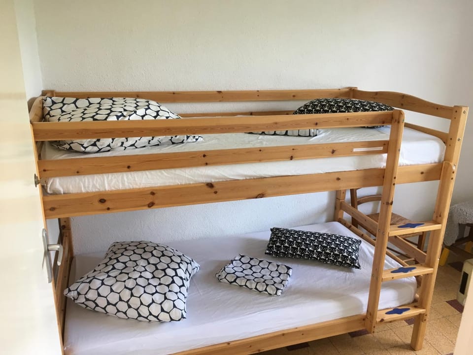 Bed, Bedroom, bunk bed