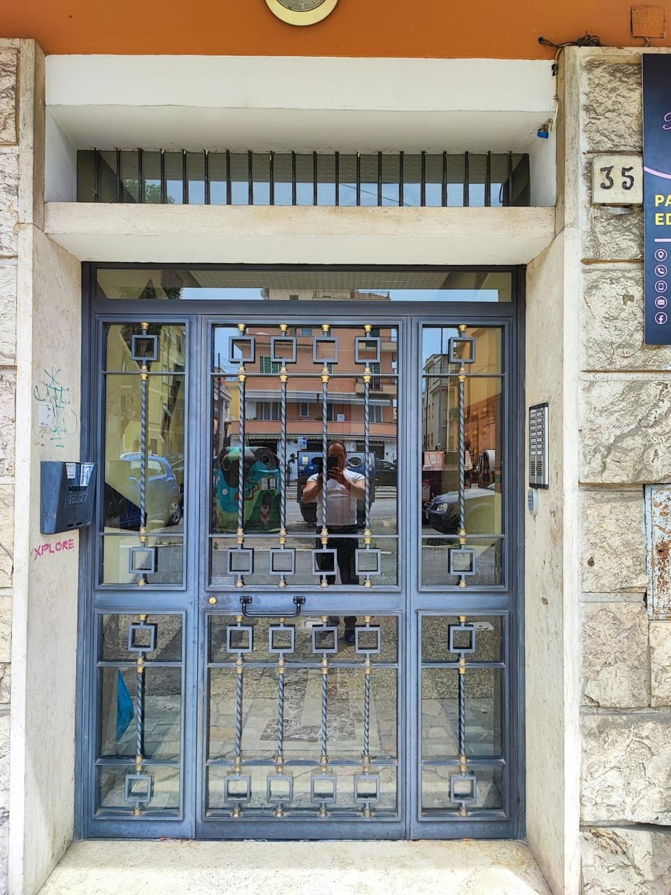 Facade/entrance