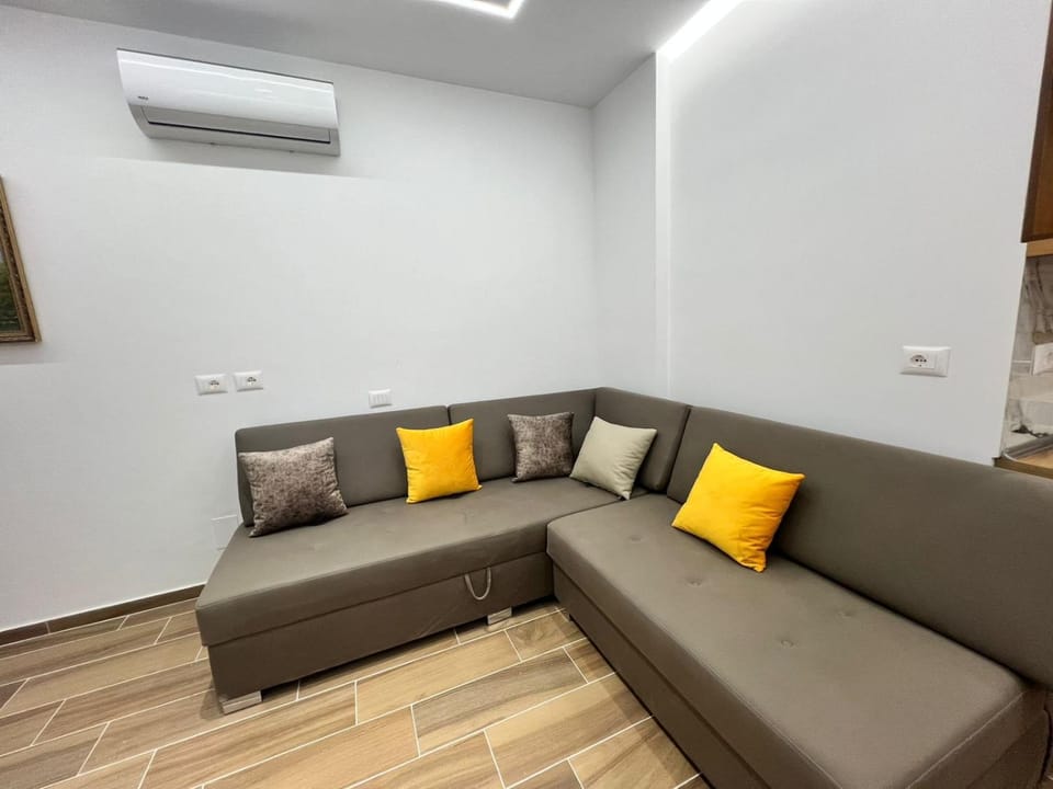 Living room, Seating area, air conditioner