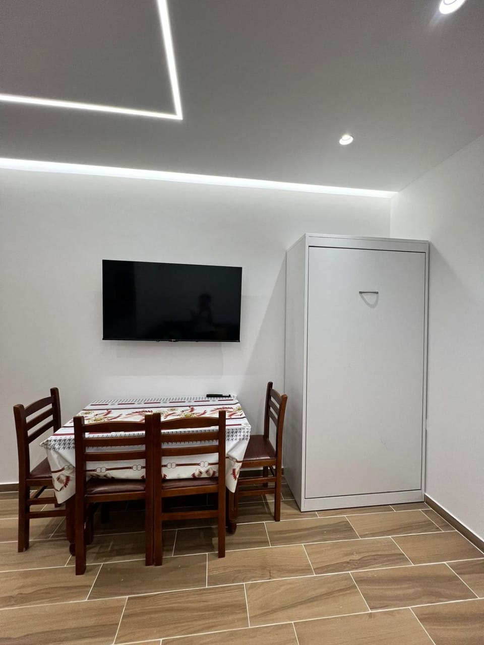 TV and multimedia, Dining area