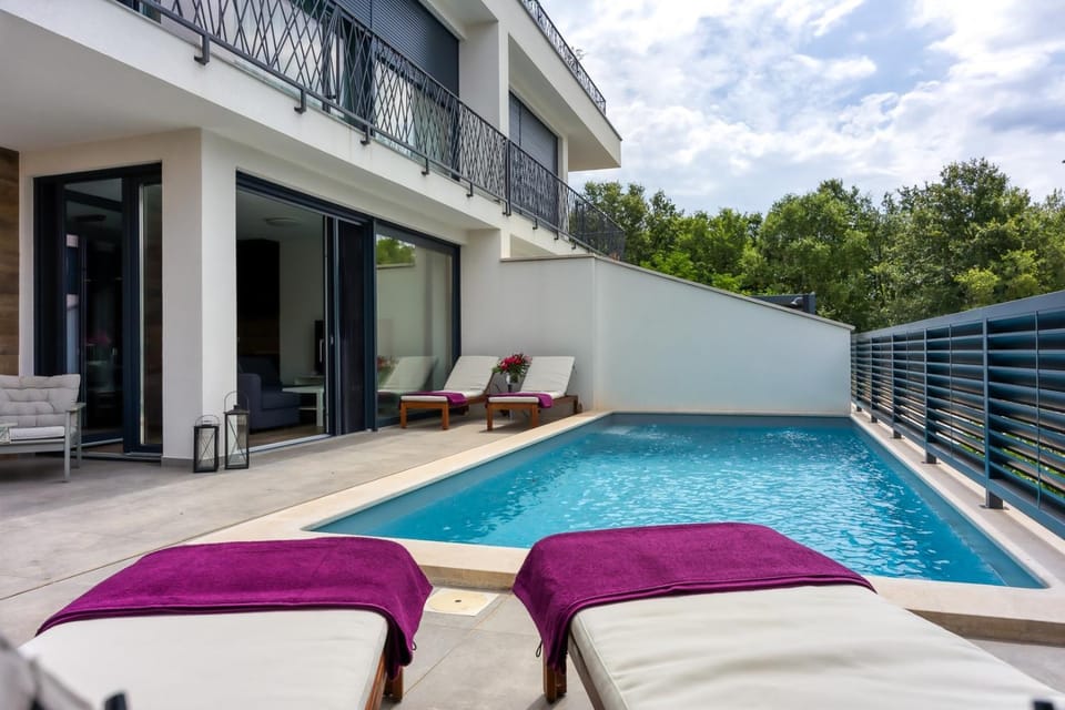 Property building, Swimming pool
