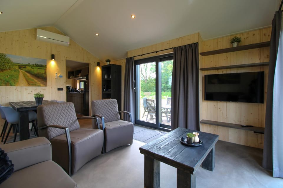 Nieuw!! Chalet De Luxe 4 persoons met airco Campground/ 
RV Resort in Limburg (province)