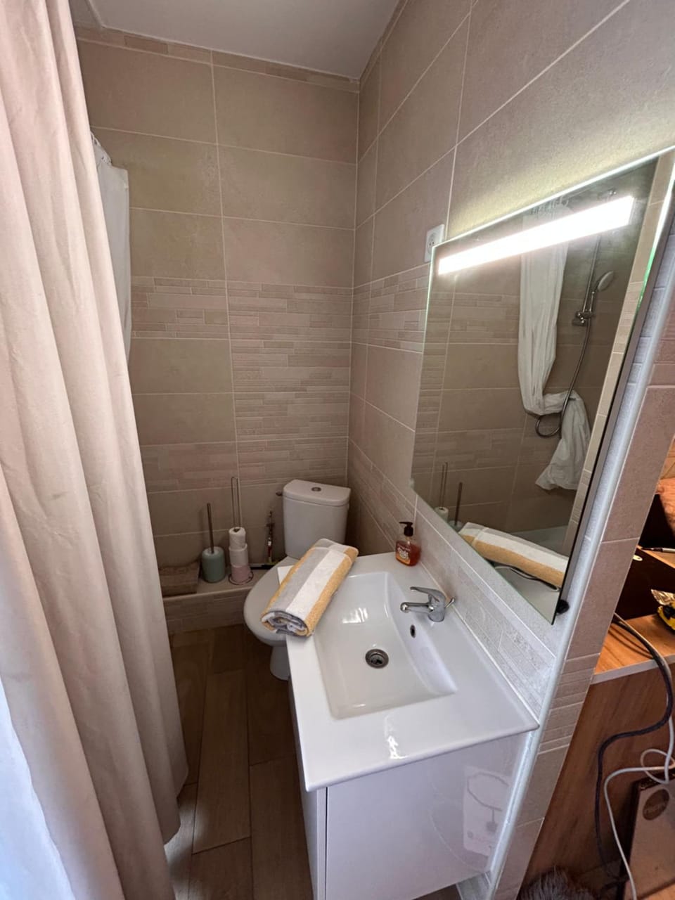 Shower, Bathroom, towels