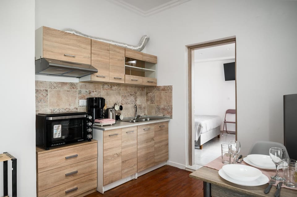 Kitchen or kitchenette, Dining area, oven, stove, toaster