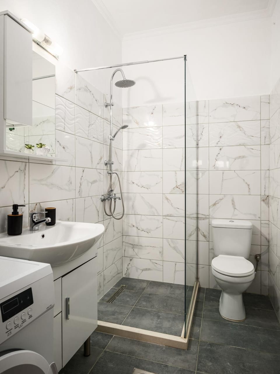 Shower, Toilet