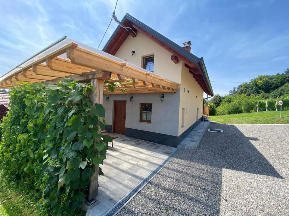 Vineyard Cottage Joanna Apartment in Slovenia
