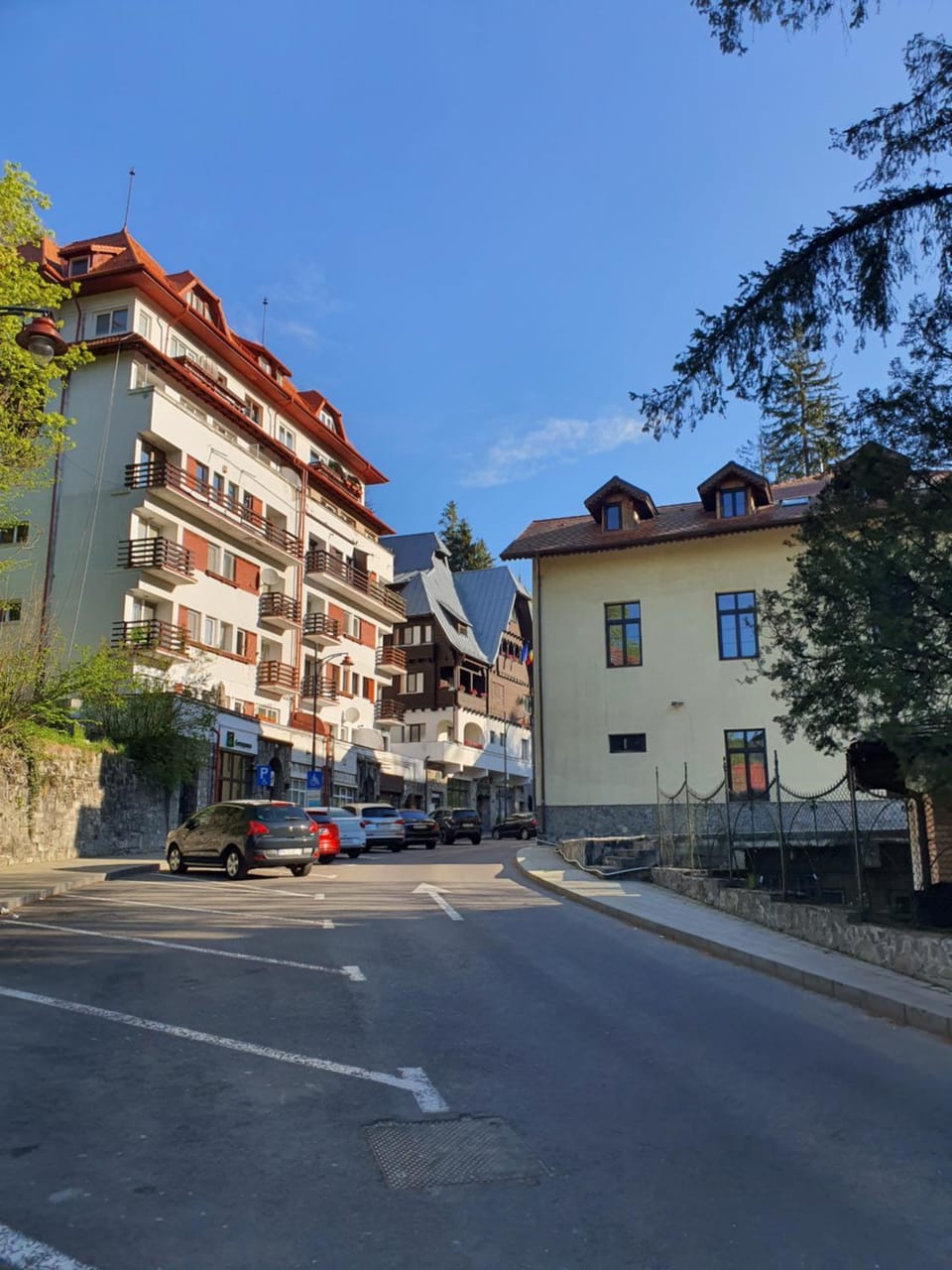 Property building, Day, Street view, Parking