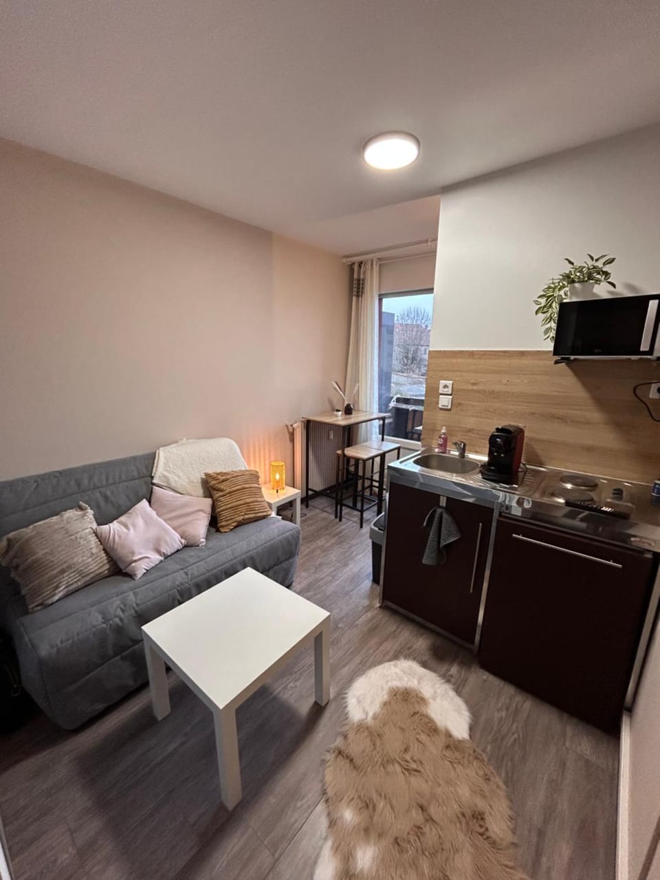 Bed, Living room