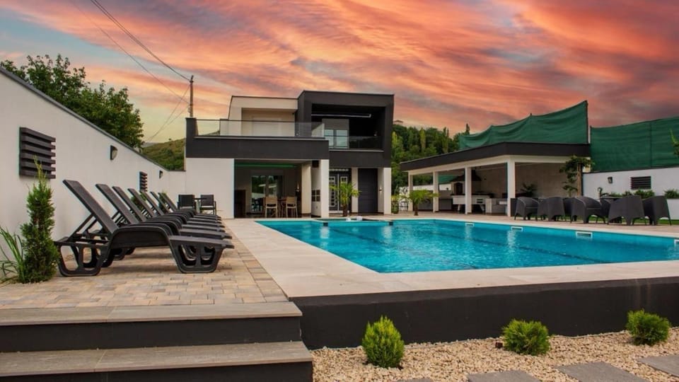 Property building, Swimming pool