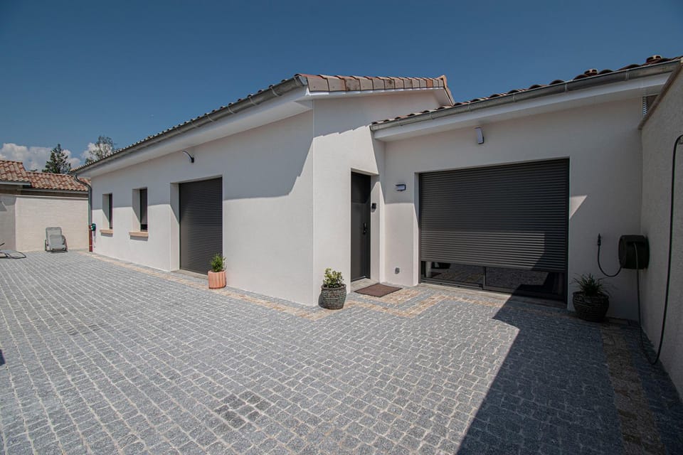 Property building, Day