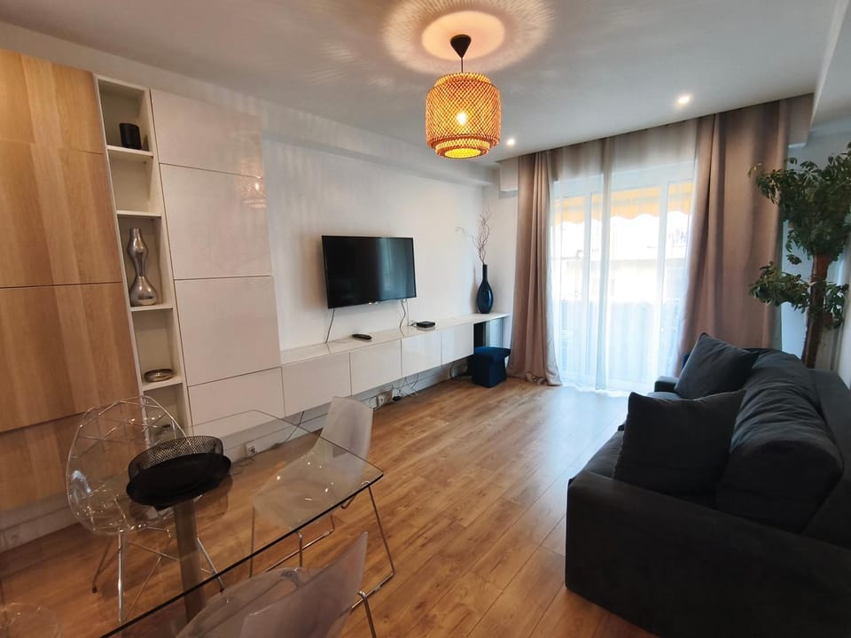 Communal lounge/ TV room, TV and multimedia, Living room, Seating area