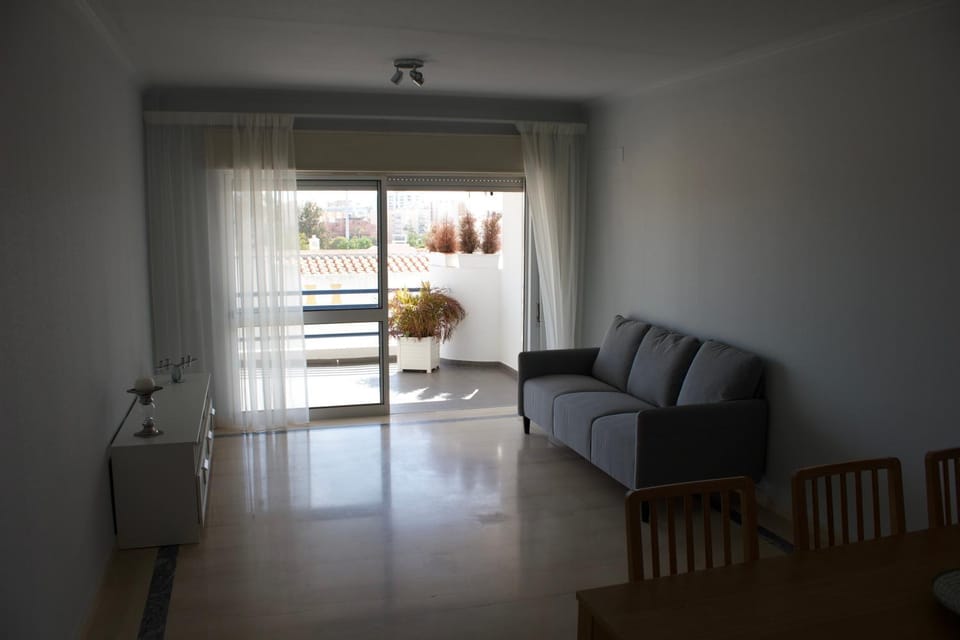 Communal lounge/ TV room, Balcony/Terrace, Living room, City view