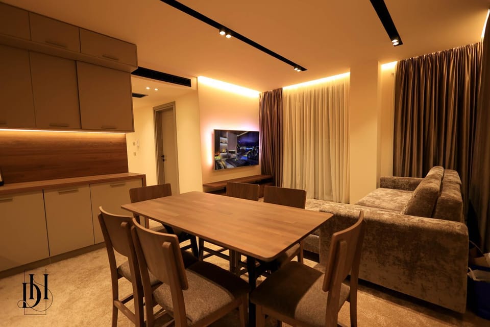 TV and multimedia, Living room, Seating area, Dining area