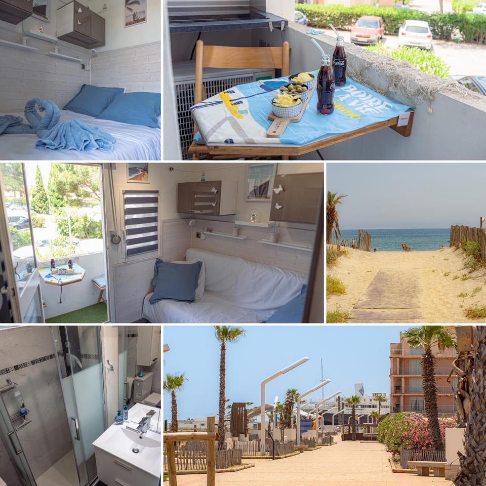 Bed, Natural landscape, Bathroom, Balcony/Terrace, Dining area, Beach
