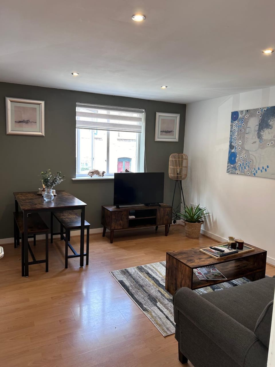 TV and multimedia, Seating area