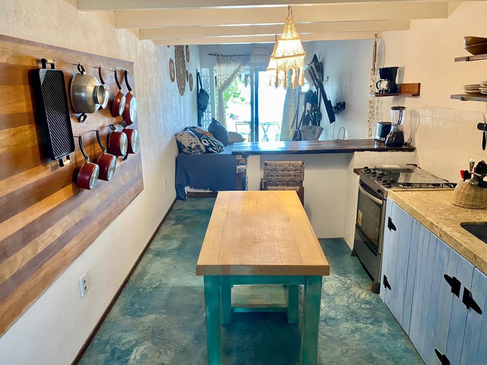Dining area, pet friendly, stove