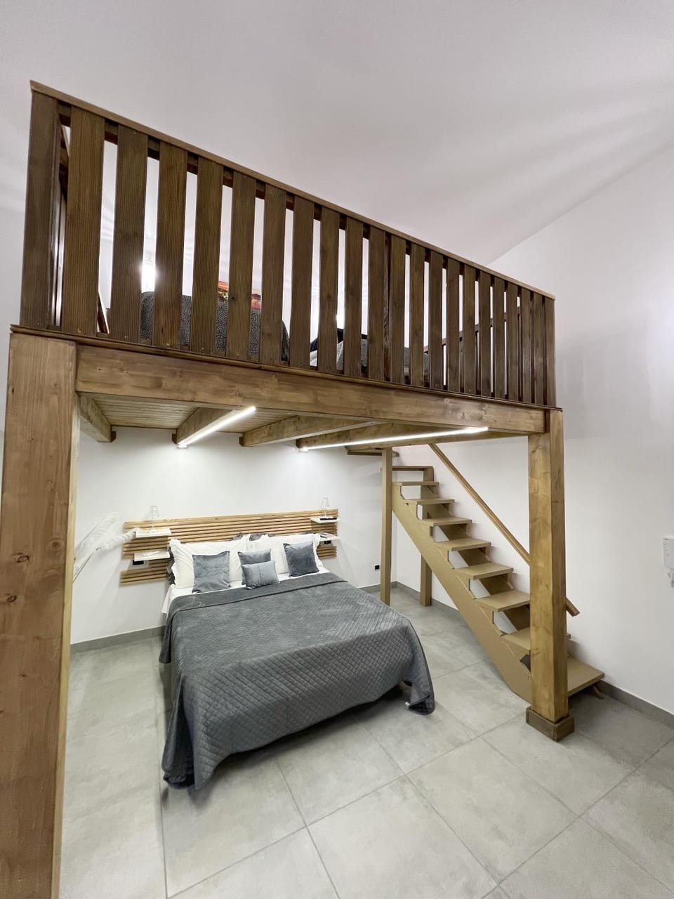 Photo of the whole room, bunk bed