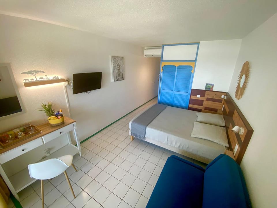 Ti studio coquet vue mer 180 degrés face Diamant, piscine de standing Apartment in Le Diamant