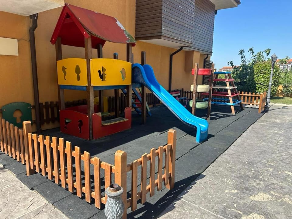 Day, Children play ground