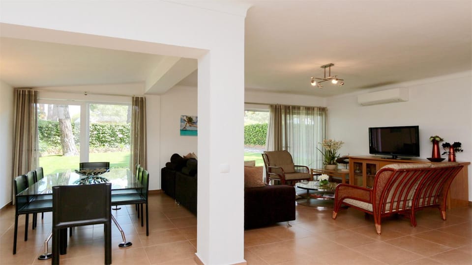 Seating area, Dining area
