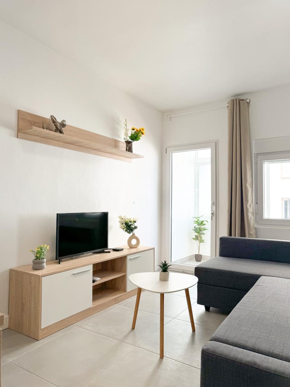 Communal lounge/ TV room, TV and multimedia, Living room