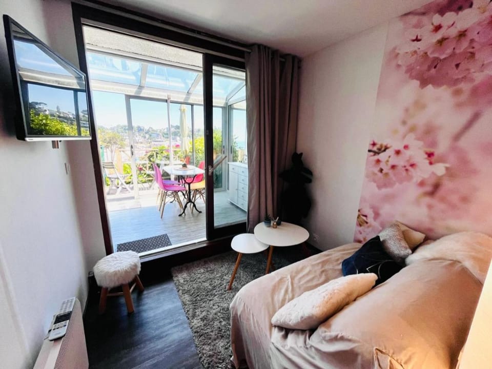 View (from property/room), Living room, Seating area