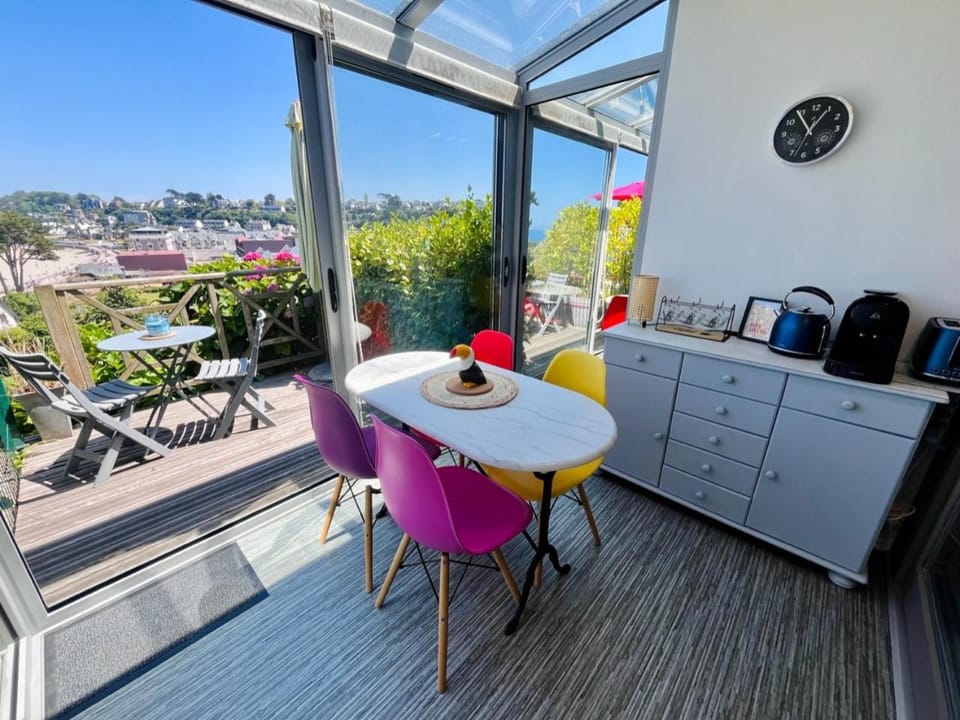 View (from property/room), Balcony/Terrace, Dining area