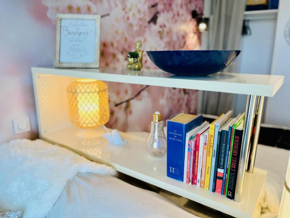 Library, Decorative detail